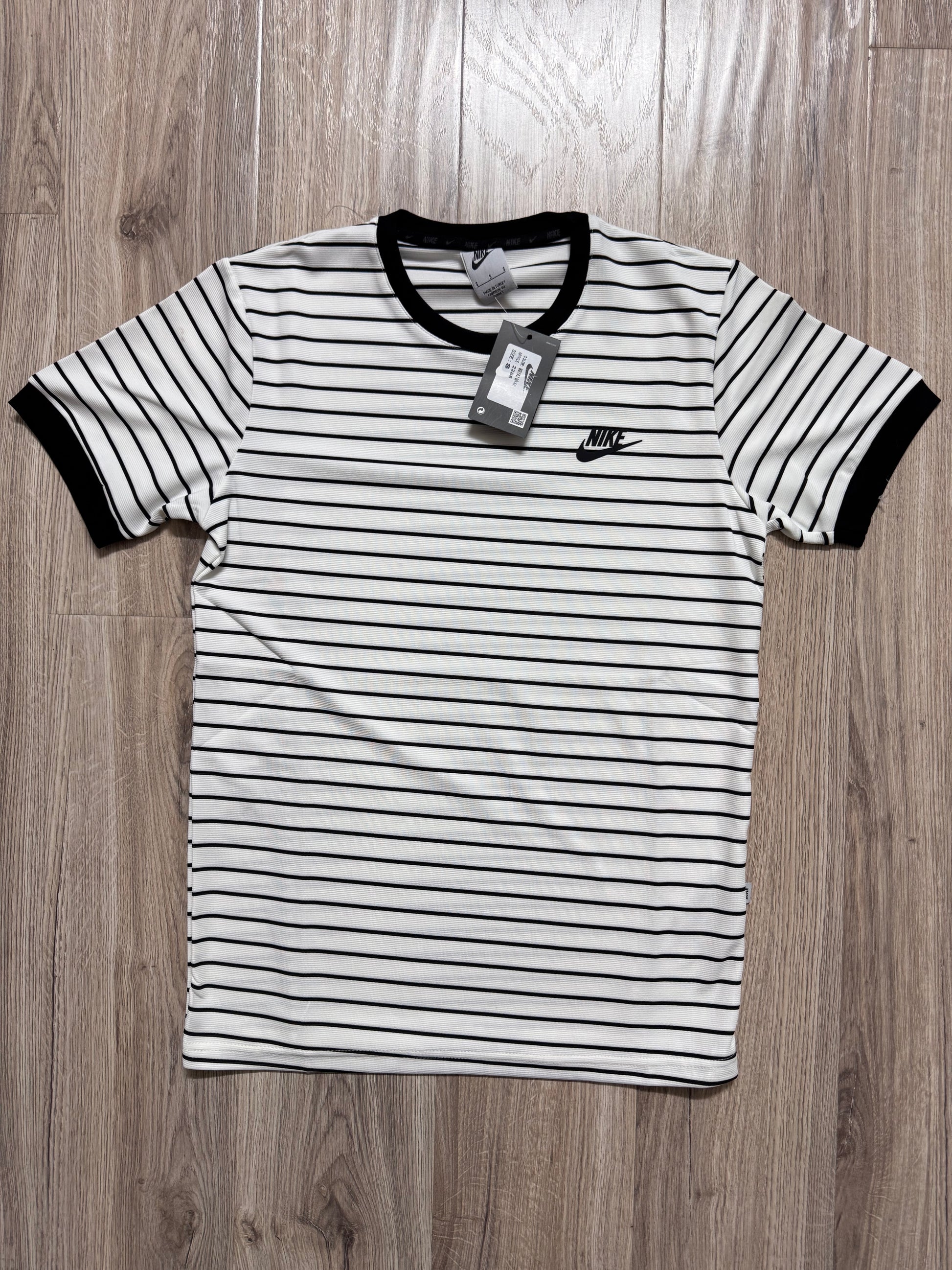 T-Shirt Stripes (Nike) - Zayushi Online Shopping